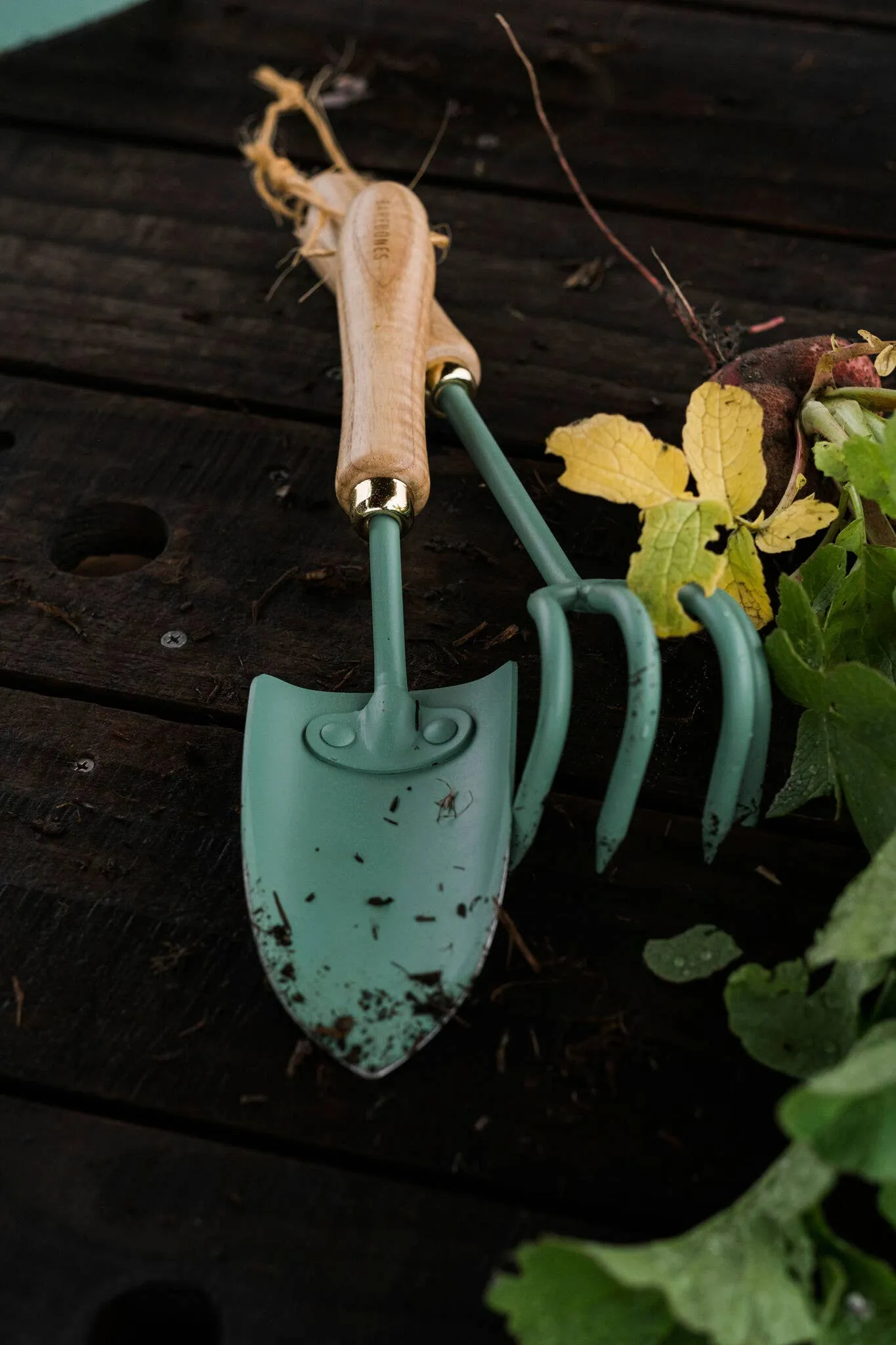 Garden Trowel: Walnut/Black